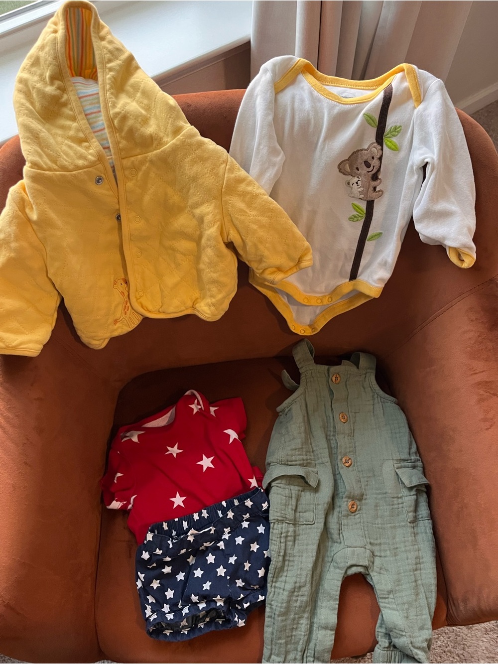 Various cute baby outfits - 5 items